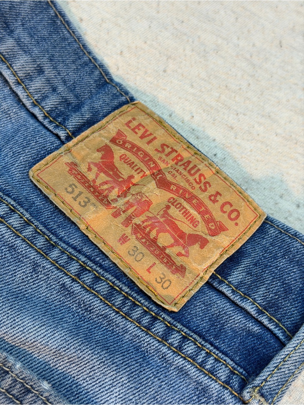 513 Levi's Men's Slim Straight Jeans in Blue with Leather Patch